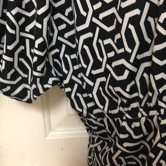 Black and White Geometric Print Beaded Shirt 22/24 - Picture 3 of 7
